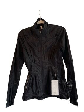 NWT lululemon run wild jacket Women’s Black Lightweight Zip Jacket Size 6